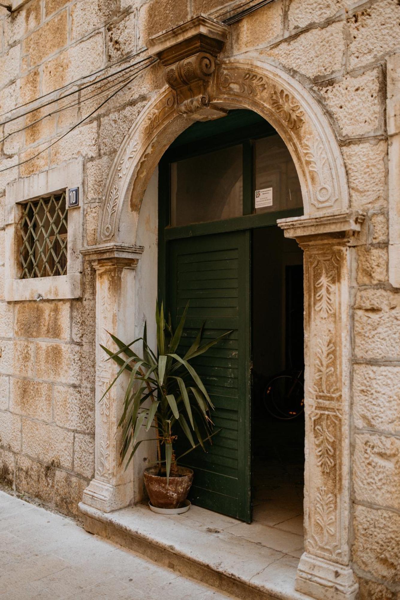 מאקרסקה City Center Apartment Dvor Kalalarga מראה חיצוני תמונה