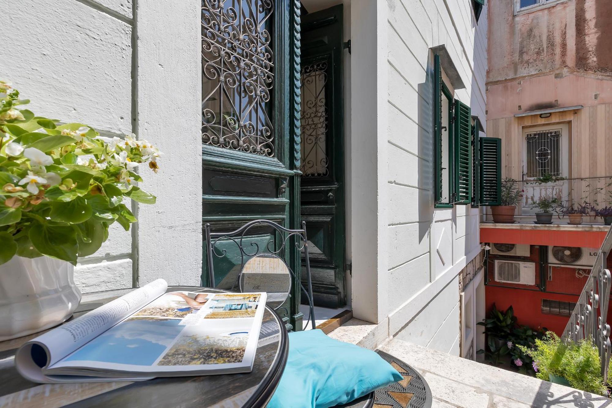 מאקרסקה City Center Apartment Dvor Kalalarga מראה חיצוני תמונה