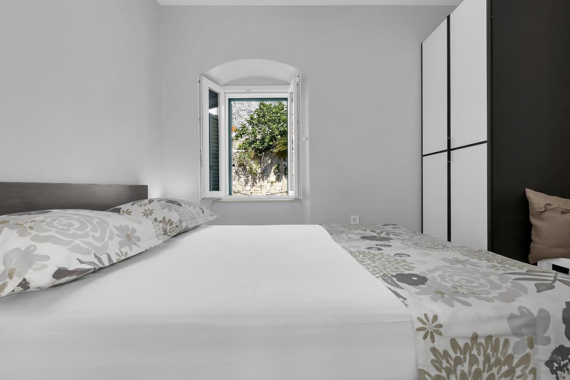מאקרסקה City Center Apartment Dvor Kalalarga מראה חיצוני תמונה